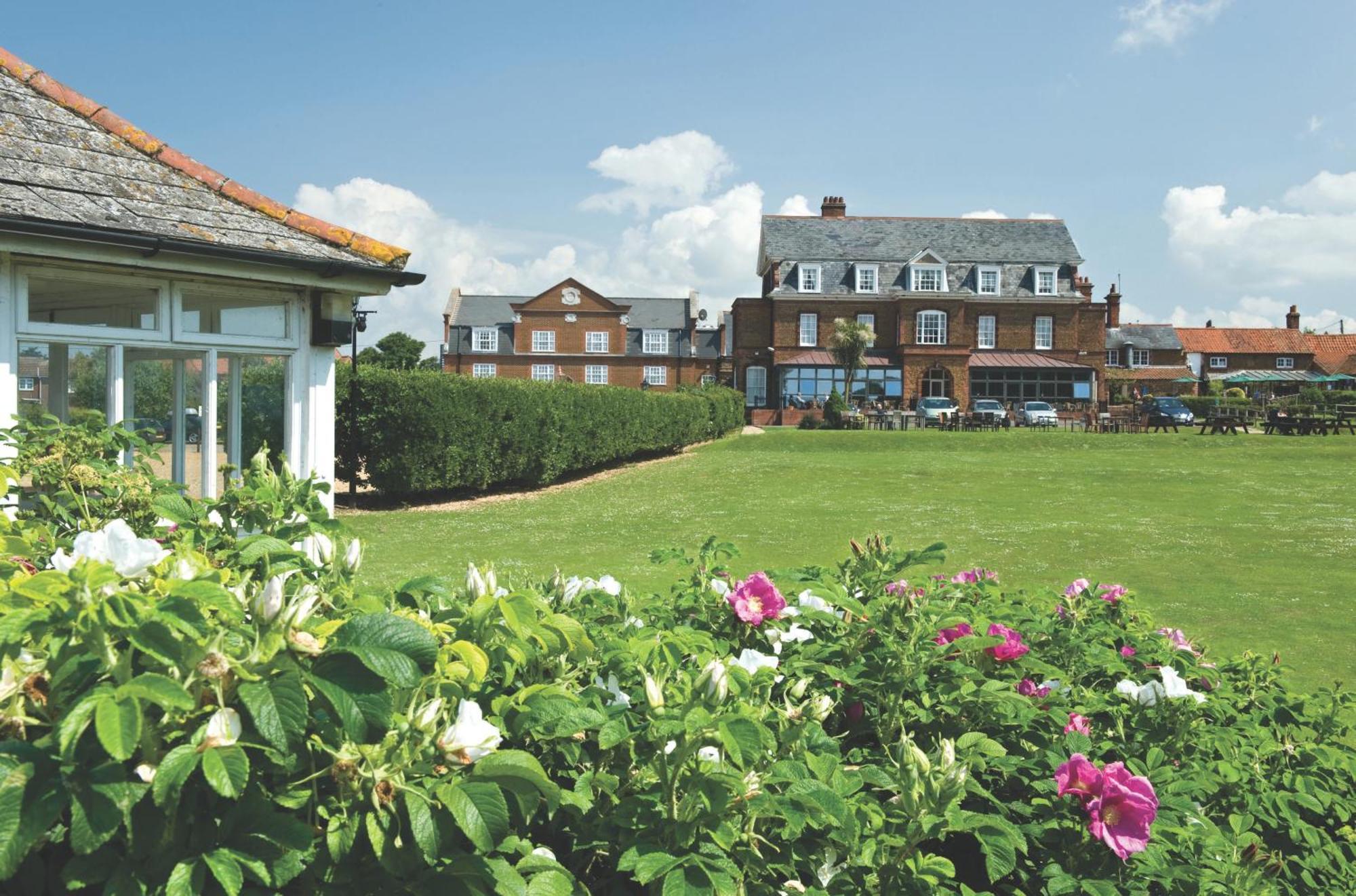 Old Hunstanton Le Strange Arms Hotel Buitenkant foto